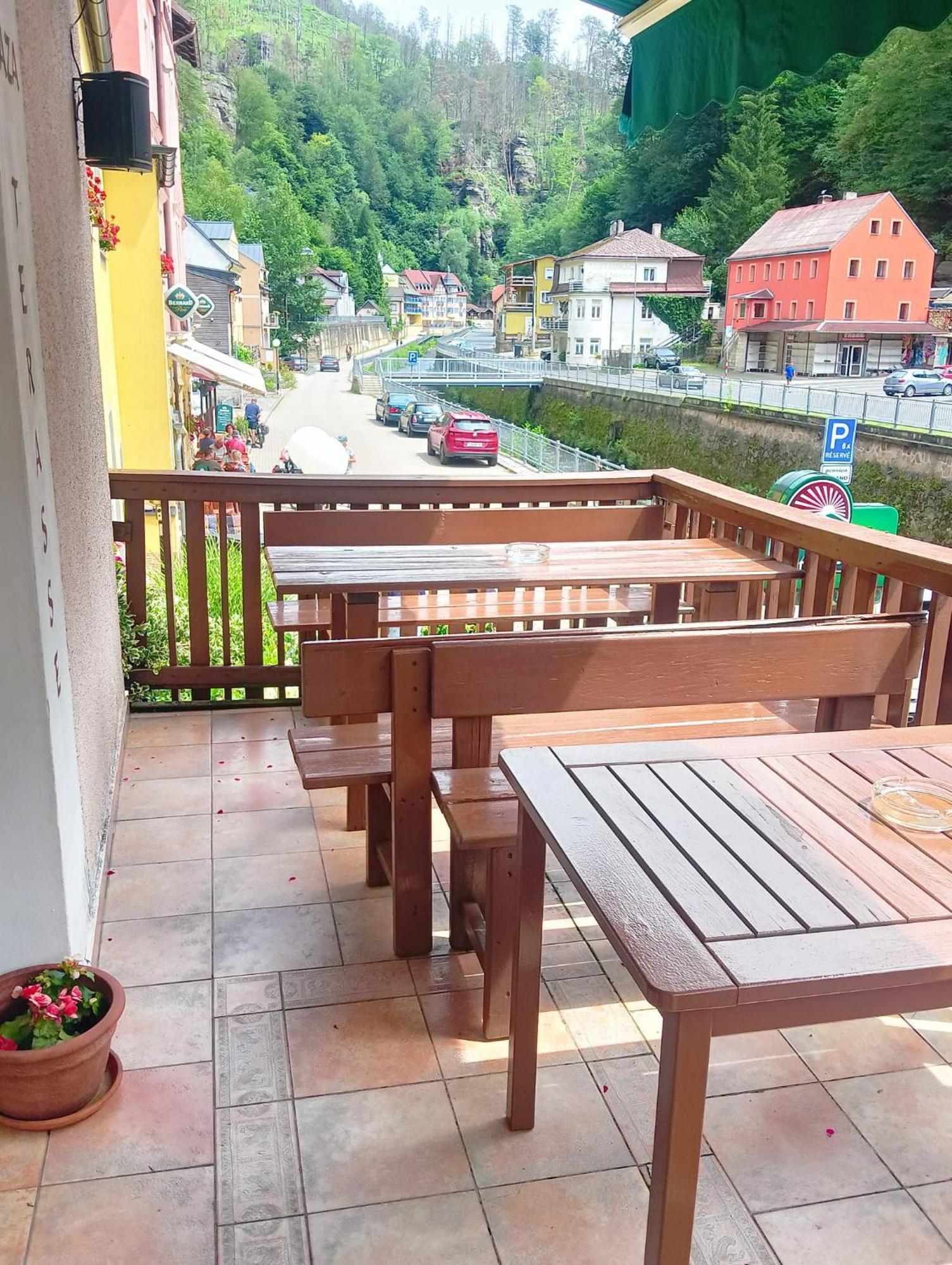 Restaurace a Penzion Oáza Hřensko Exterior foto